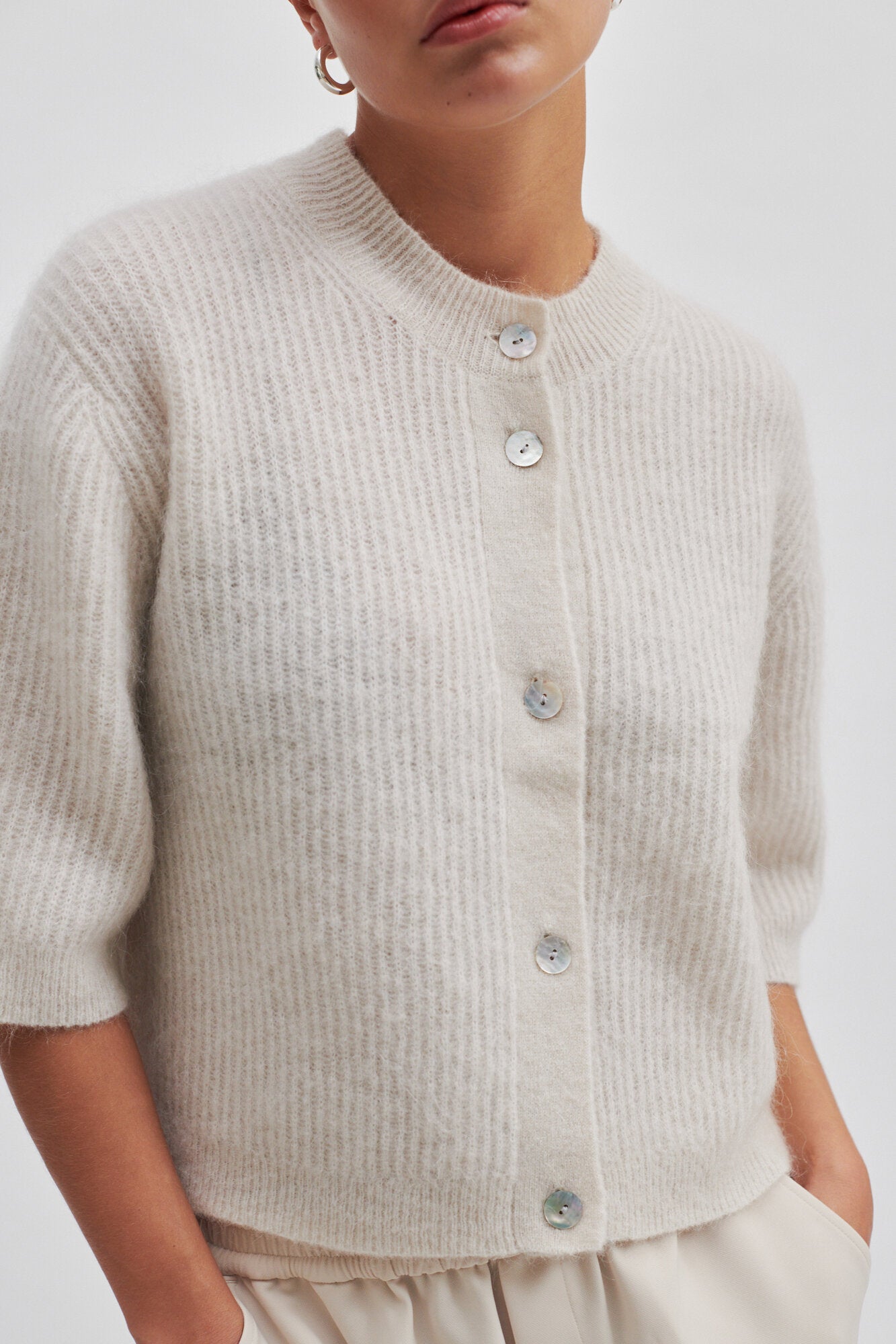 Andrea kortærmet cardigan - Pumice Stone